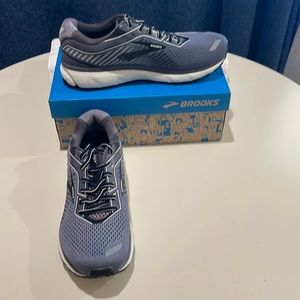 Brooks Ghost Men’s Size 10.5 Wide 2E New in the Box